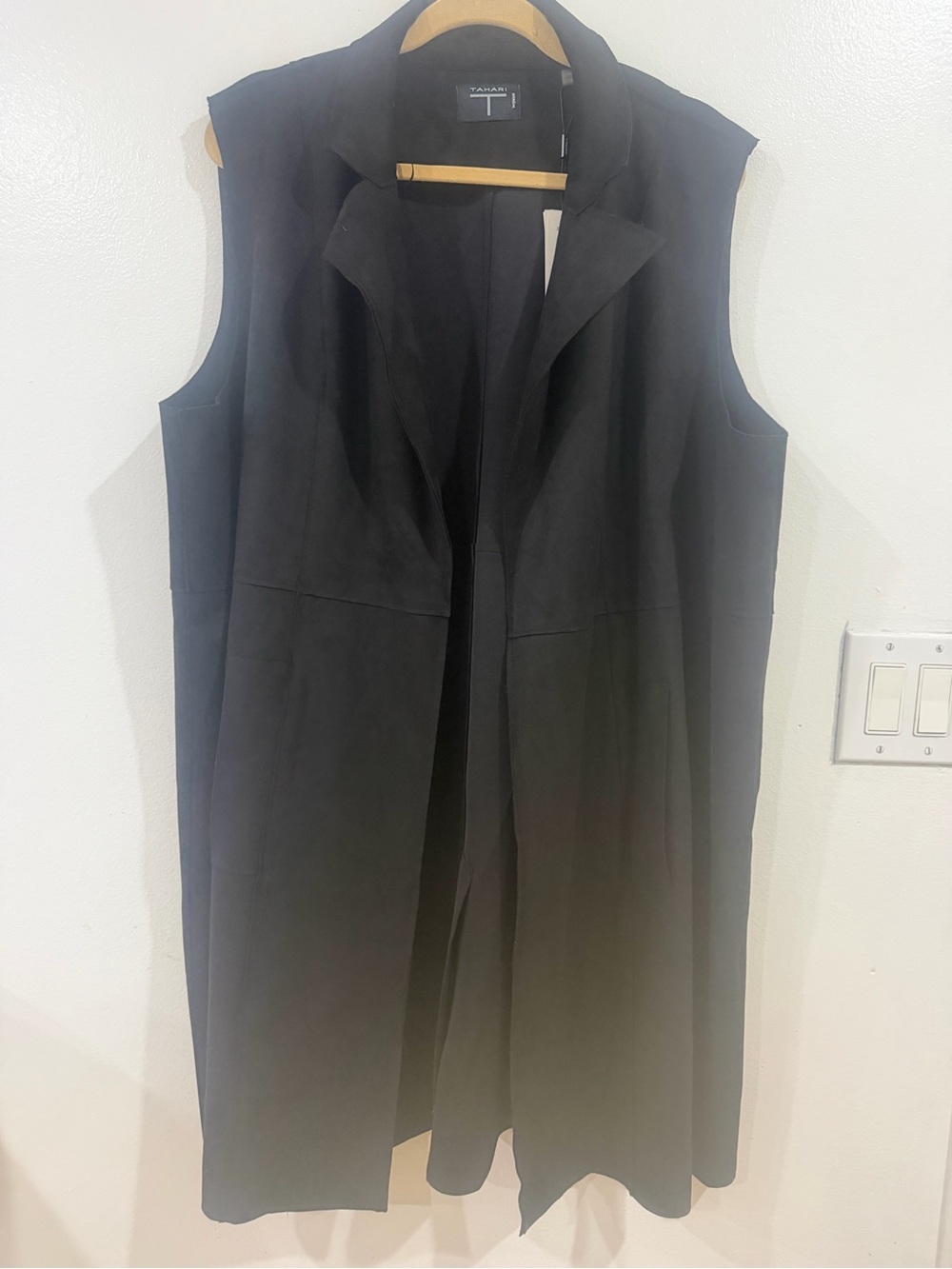 Tahari Black Sleeveless Longline Vest with Lapel